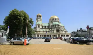Пеевски: Още днес кметът Терзиев да отвори паркинга на "Св. Александър Невски" за хората