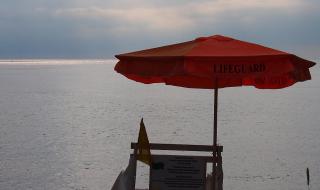 Предлагат по-малко спасители по плажовете