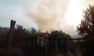 Пожар и край Благоевград, има опасност за две села