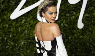 Рита Ора се показа с прозрачно бельо (СНИМКИ)