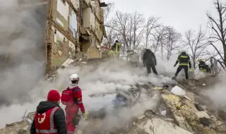 Руска атакува с ракети Харков, поразени са поне тридесет жилищни сгради 
