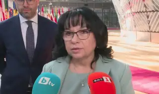 Петкова от Брюксел: Въпреки президента продължаваме активна работа за място в еврозоната