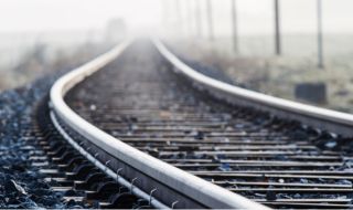 Аварийна спирачка: Машинист на бързия влак за Варна припадна