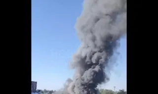 Голям пожар избухна в складове и цехове в Свищов