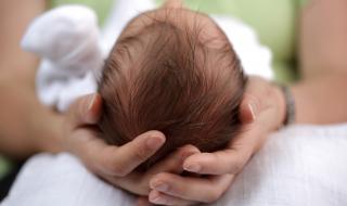 След 9 отнети деца, жена стана майка на 10-то