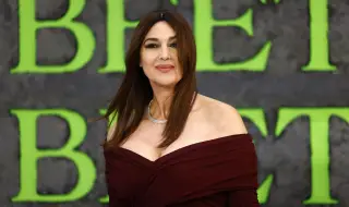 60-годишната Моника Белучи показа секси визия (СНИМКА)