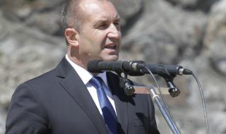 Радев удостои Димитровград с почетен знак