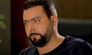 Известен моден фотограф намушка родителите си в столичния "Младост"