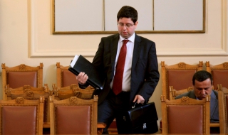 Чобанов: Президентът продължава да мисли за вето върху бюджета