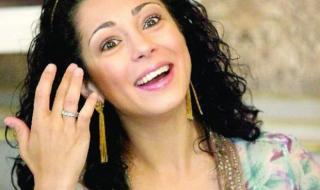 Елена Петрова носи годежния си пръстен с диаманти 4 години след развода