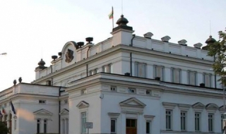 Гонят "калинките" от властта