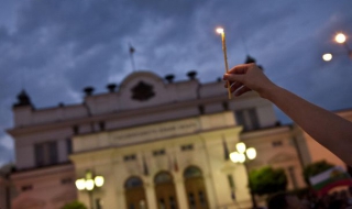 Траурни тъпани водят шествието в 53-ия ден (обновена 22.30 ч.)