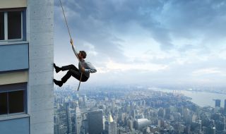 Катерач изкачи необезопасен един от най-високите небостъргачи (ВИДЕО)