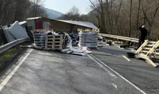 Затвориха Прохода на Републиката заради катастрофа