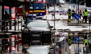Потоп в Германия! Най-малко 42 души загубиха живота си (ВИДЕО)