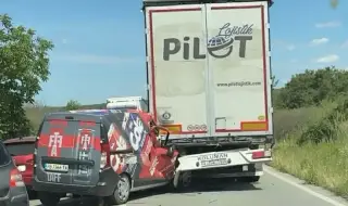 Пикап се вряза в ТИР на пътя Криводол - Монтана