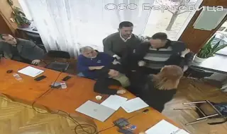 Бой в Общинския съвет в Берковица ВИДЕО