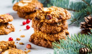 Рецепта на деня: Датски овесени бисквити с червени боровинки и сладък корен