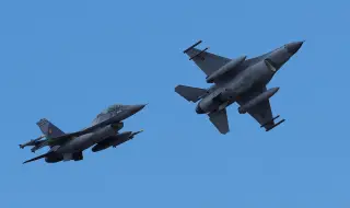 Румъния вдигна изтребители F-16 заради руска атака