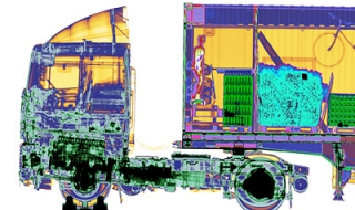 Нелегален емигрант в камион с авточасти