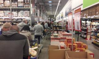 Фандъкова: Не се поддавайте на паниката, има храна за 2 години!