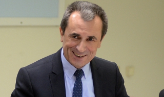 Орешарски си тръгнал от кабинета с нов джип