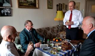 Путин посети бившия си началник в КГБ