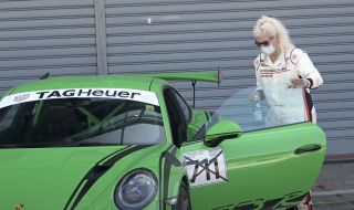 Баба направи няколко обиколки на писта със своето 911 GT3 RS (ВИДЕО)