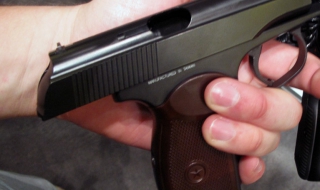 Деветокласничка се застреля с пистолета на баща си