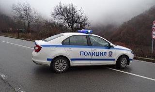 Шофьор се преобърна в Бургаско и почина