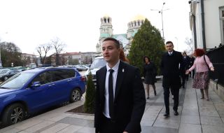 Явор Божанков: Президентът умишлено бави втория мандат, за да се провали редовното правителство