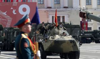 Военният парад в Москва показа слабостите на руската армия