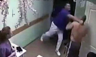Уволниха руски хирург, счупил черепа на пациент (Видео)