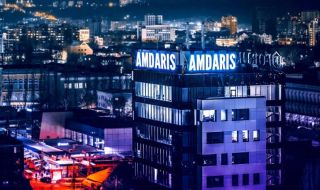 Insight Enterprises купува Amdaris