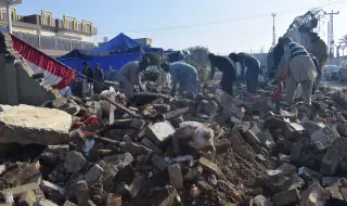 Самоубийствен атентат на сватба в Пакистан взе жертви