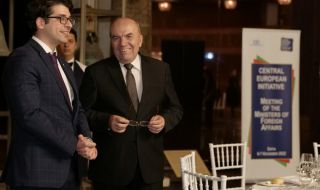 Николай Милков приветства участниците в Срещата на министрите на външните работи на страните - членки на ЦЕИ