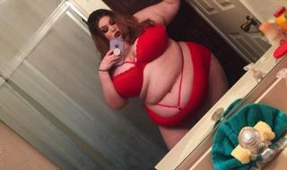 210-килограмовата Аманда изкарва луди пари, докато яде (СНИМКИ)