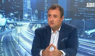 Социалист: Петков и Василев опитаха да купят БСП