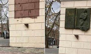 В Николаев събориха паметна плоча на Пушкин