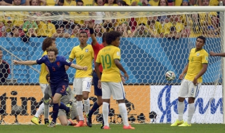 Холандия удари нокаутираната Бразилия