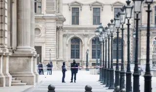 Затвориха Лувъра заради обир: крадци задигнаха „безценни“ бижута за 7 минути - 1