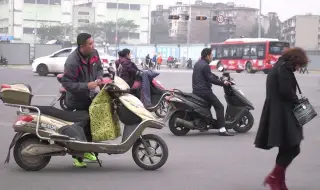 Пиян китаец уби с колата си осем души, каращи скутери 