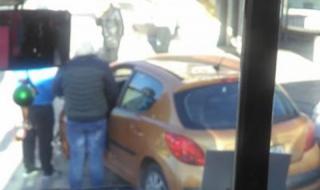 Шофьорка помете няколко коли в Пловдив, бременна е в болница
