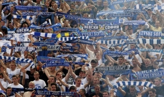 Феновете на Левски искат оставки