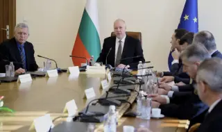 Кабинетът в оставка провежда редовно заседание 