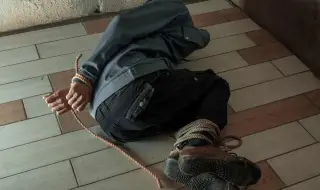 Mъж е бил жестоко пребит и подпален в Ахтопол