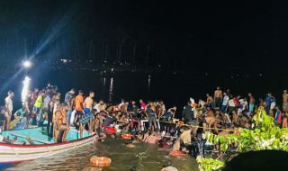21 човека се удавиха в Индия, лодката им се преобърна ВИДЕО