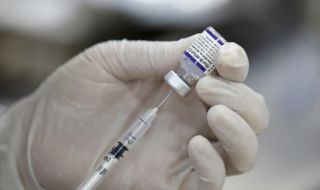 Pfizer намалява ваксините за ЕС, иска плащане за непроизведените дози 
