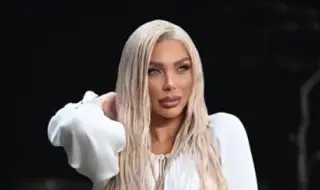 Емануела шашна феновете си с цени - 10 000 евро хонорар и кукли с лика ѝ за 300 евро (ВИДЕО)