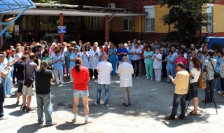 Лекарите от Спешна помощ искат по-големи щатни заплати